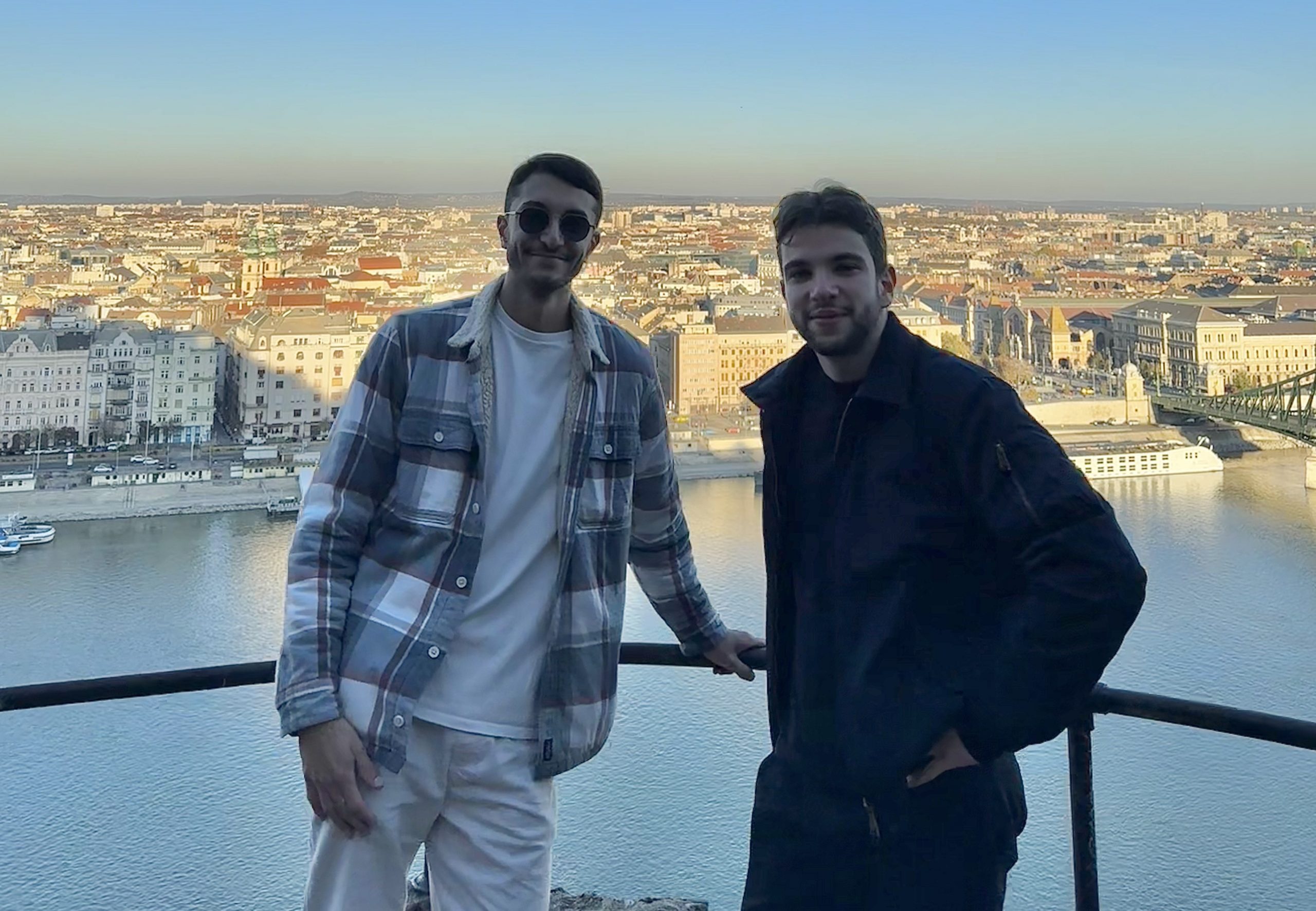 Julien et Voltaire : deux &eacute;l&egrave;ves-ing&eacute;nieurs de l&rsquo;EIGSI au d&eacute;part de l&rsquo;HYROX Nice