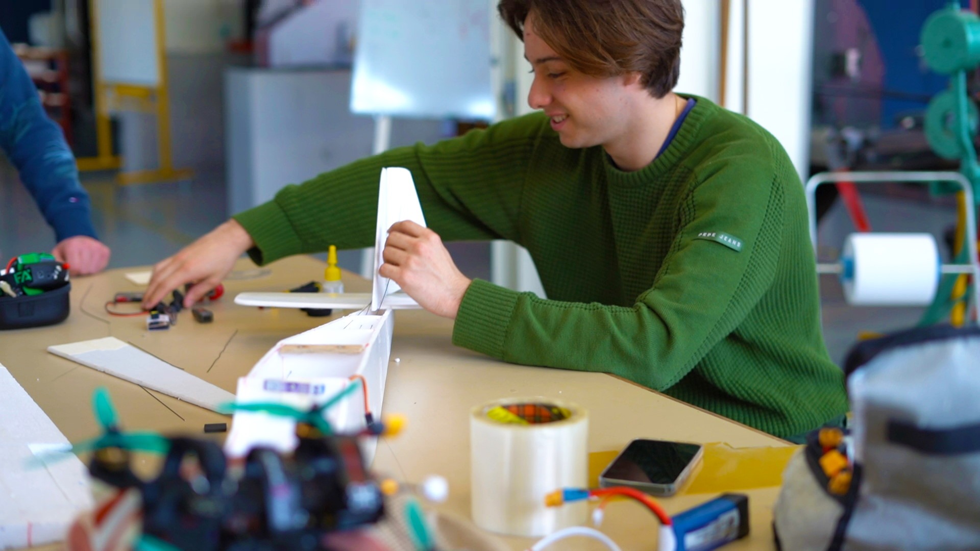 Projet sciences de l’ingénieur de 1ère année : des engins volants et une école primaire comme client